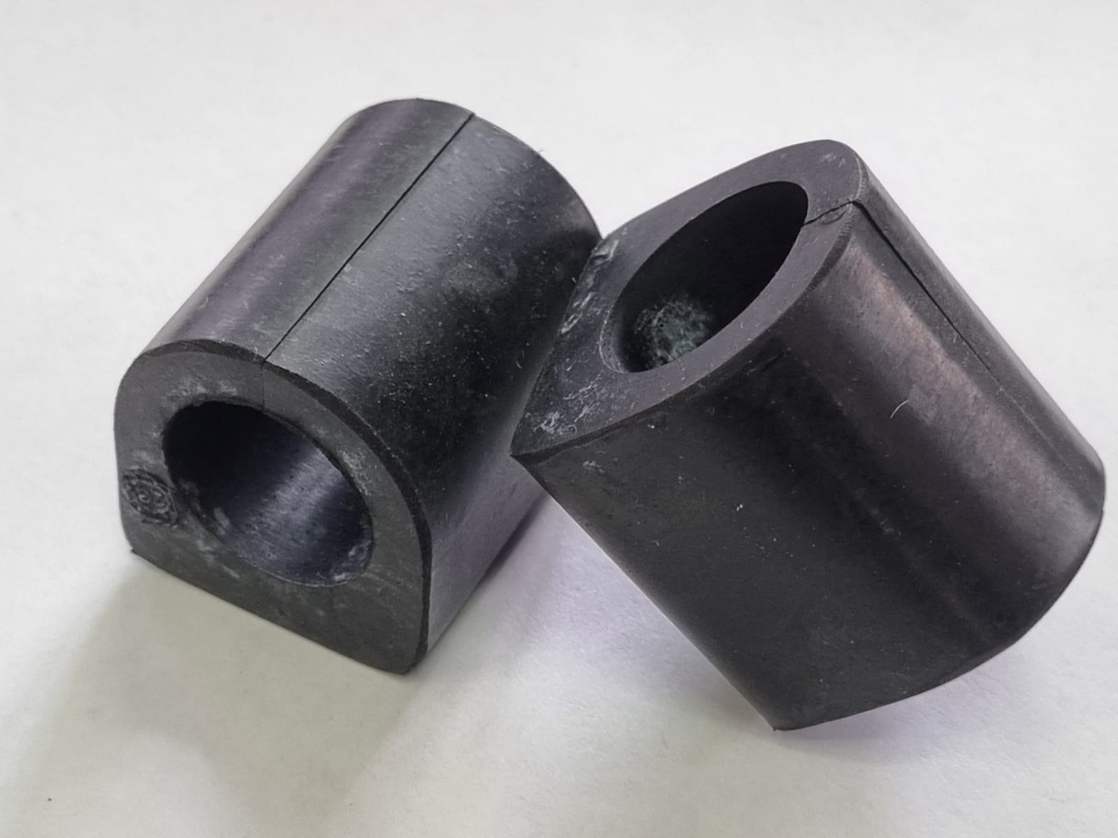 9013260081 - GOMA BARRA ESTAB TRASERA